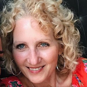 Meet your Posher, Debralee